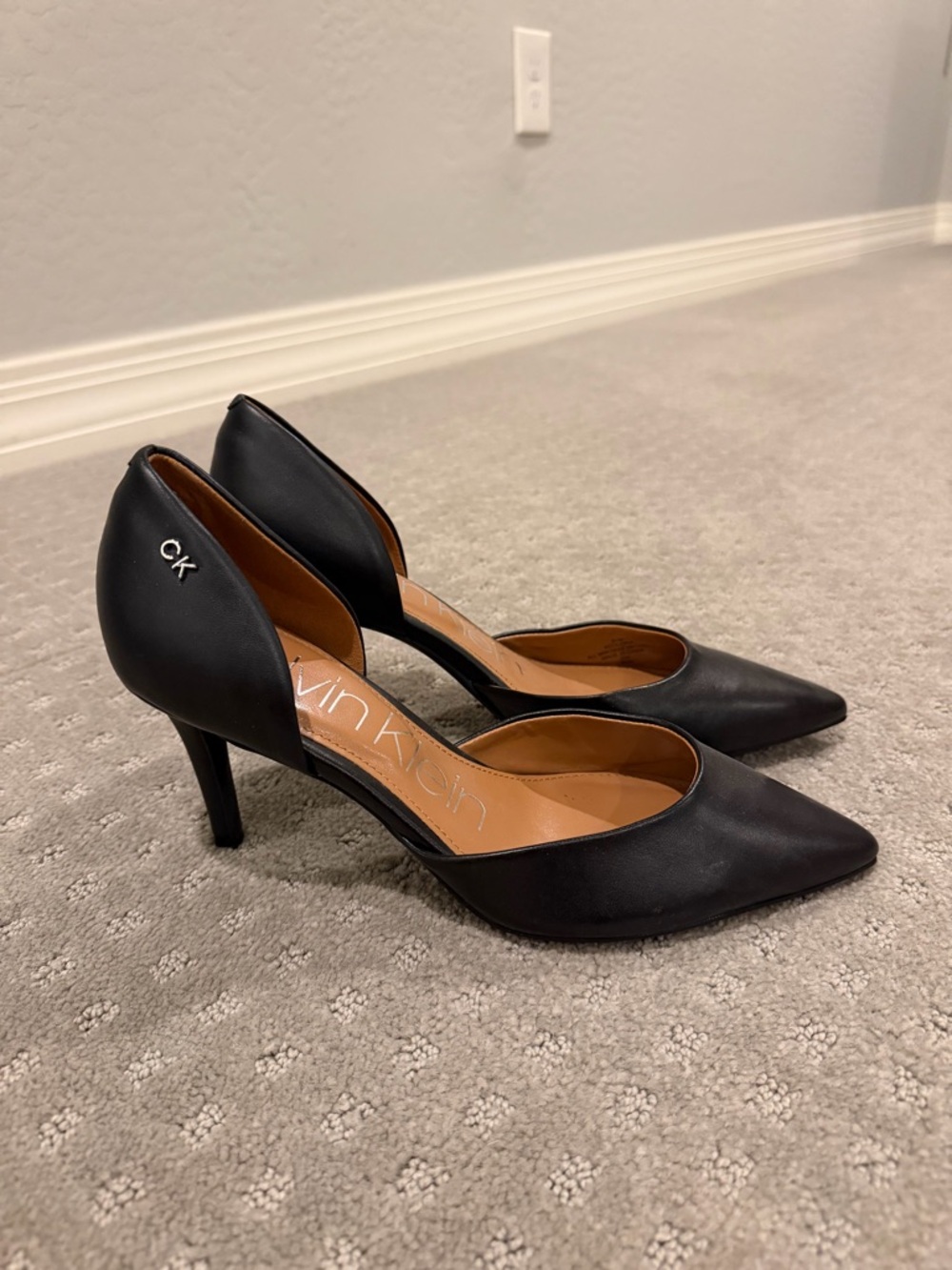 Calvin Klein Black Pointed Toe Gloria D'Orsay Pump *WOMENS 8.5*